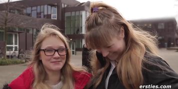 Holly Und Ida Haben Hei&szlig;en Spa&szlig; In Der Unibibliothek (Natalia Phillips)
