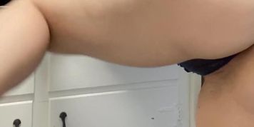 BIG ASS TWERKING WITH PUSSY SURPRISE