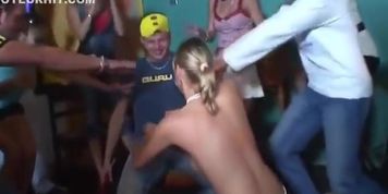 Zum Geburtstag eine geile Sexparty
