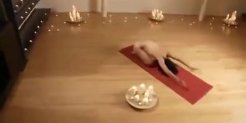 Naked yoga - Beginner