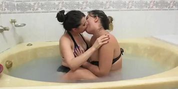 Big Tit Lesbians Kissing in Bath