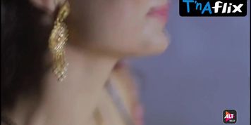 Flora Saini Lesbian Scene  in Gandi Baat
