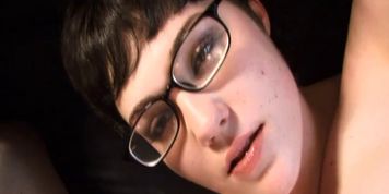 YOUR FREE PORN - Short haired bookworm sucks big cock