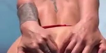 Flor T Dildo pool