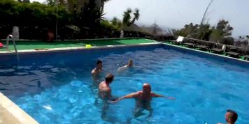 Wild pool summer orgy (Daisey Lee, Daisy Lee, Jarushka Ross, Lady Bug, Wendy Moon)