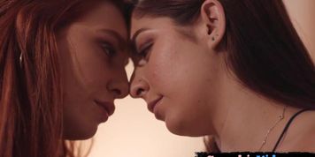 Ginger lesbian licks pussy before scissoring (Lacy Lennon)