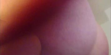 Solo girl squirt with vibrator