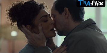 Juliana Paes Breasts Scene  in Desperate Lies