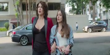 Chicas sexy marcando cameltoe en pantalon de mezclilla HD