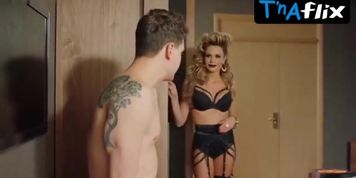 Mariya Gorban Bikini Scene  in Otel' Eleon