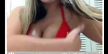 Isis Gomes se exibindo na twitcam