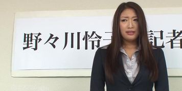 Reiko Kobayakawa Gives Handjob Cool Hot Son's Friend 002
