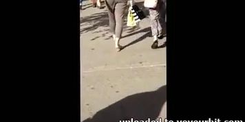 Candid girl in tight leggins- jiggle