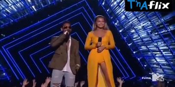 Gigi Hadid Sexy Scene  in Mtv Video Music Awards