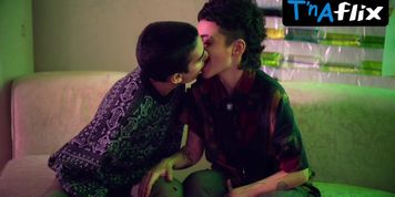 Clara Gallo Lesbian Scene  in Todxs Nos