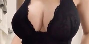 Tessa stripping (Tessa Fowler)