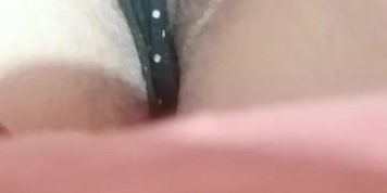 chica virgen se toca