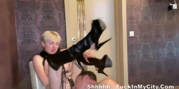 Dominatrix wife sits on her man s face to get her pussy lickedi1nhodku