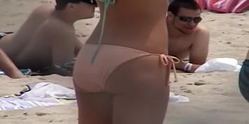 Number In The Seaside Of Teenagers