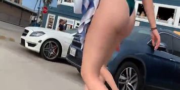 Candid hot white teen perfect ass in green bikini