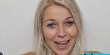 Blond-haired feet finger