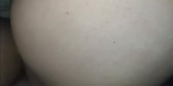 Cogiendome a la amiga de mi esposa con su taguita de lado (La casa)