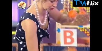 Tatyana Lazareva Breasts Scene  in Eto Moy Rebenok