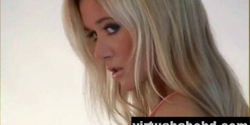Jana Horova intensive striptease