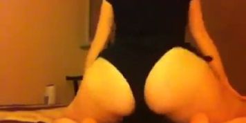 Bootylicious white babe shakes her huge ass - video 1