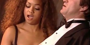 very cute ebony position standing 'vas-y'
