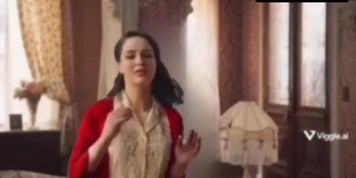 Larissa Manoela Sexy Scene  in Eta Mundo Melhor