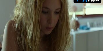 Kathryn Hahn Lesbian Scene  in Afternoon Delight