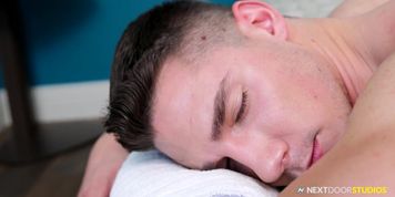 Muscle Massage Therapist Fucked Rough By Client'S Massive Cock - Nextdoorbuddies
