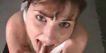 Brunette loves basking in the splendor of a glorious facial