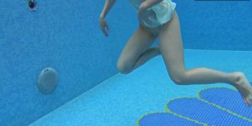 Lizi Vogue Underwater Porn
