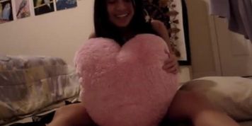 Hot amateur asian teen masturbates