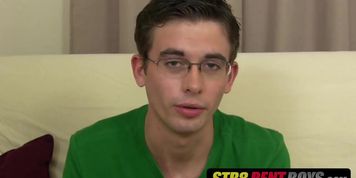 Nerdy looking homosexual loves wanking his big cock