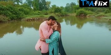 Jayshree Gaikwad Sexy Scene  in Ek Deewana Tha