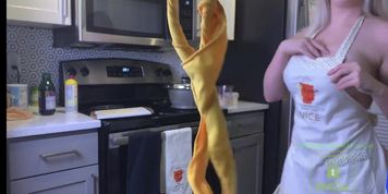 Juicy thick pawg cooking