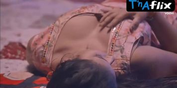 Simran Khan Sexy Scene  in Moh
