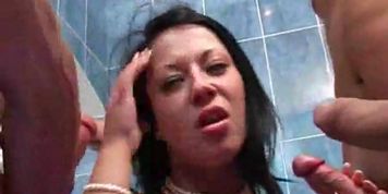 Groupsex in bathroom