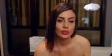 Cam beauty with big tits masturbates