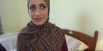 Arab slut takes long dong while riding in hotel room
