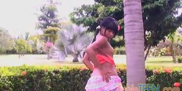 Tobie Teen solo outdoors