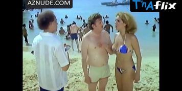 Teresa Velazquez Bikini Scene  in Semana Santa En Acapulco