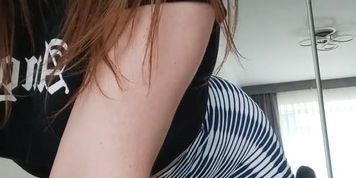Sexy video in leggings, if you want to see more position dm .. by deani_ness from OnlyFans | Coomer