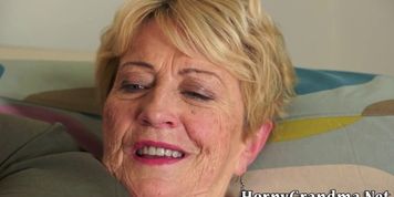 Mature old hag cumshot