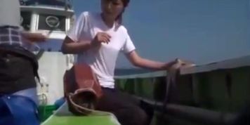Fisherman Shows Dick Fucks Japanese Girl In Boat Trip