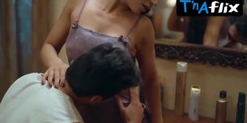 Maahi Khan Butt,  Breasts Scene  in Khoon Bhari Maang