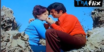 Hala Fakher Sexy Scene  in Min Bila Khatiya